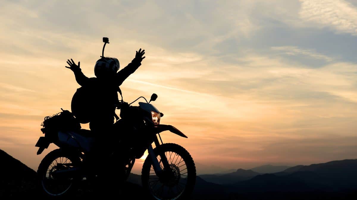 comment bien se préparer pour le off road à moto techniques, matos et astuces terrain